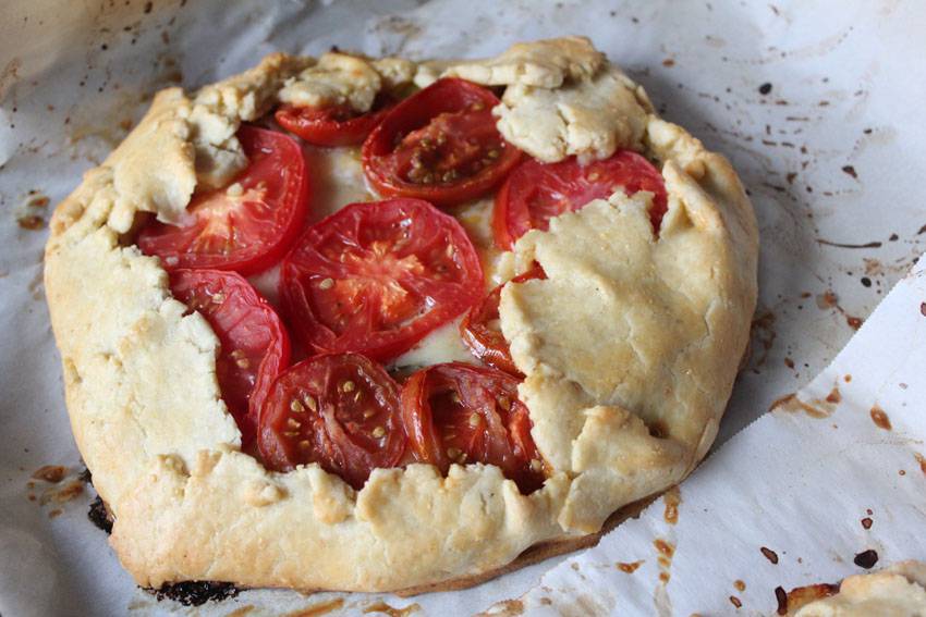 Indigenous Peoples Day: Tomato and Corn Crostata | Runaway Apricot