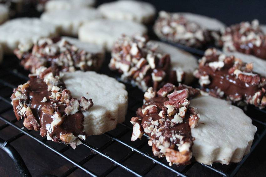 #2Ways2Percent - Spicy Chocolate- and- Pecan-Dipped Shortbread Cookies | Runaway Apricot