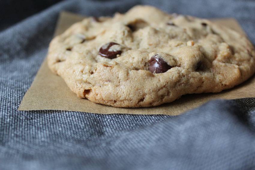  Jumbo Chocolate Chip Cookies // Runaway Apricot