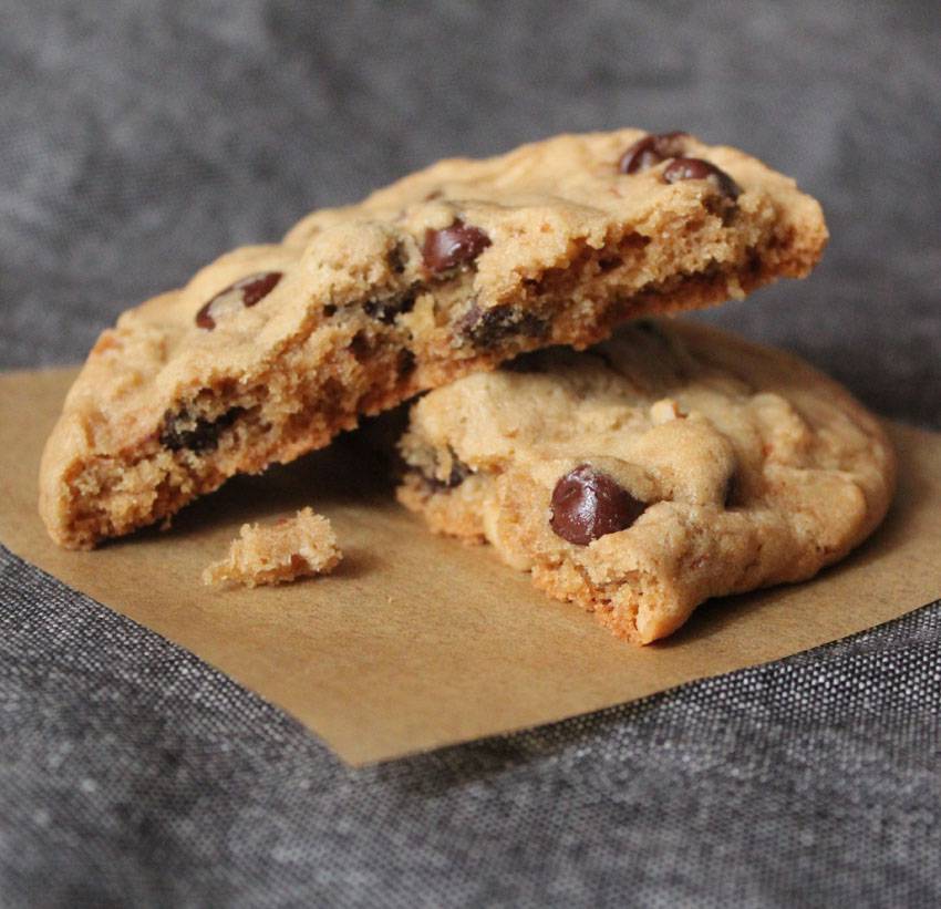  Jumbo Chocolate Chip Cookies // Runaway Apricot